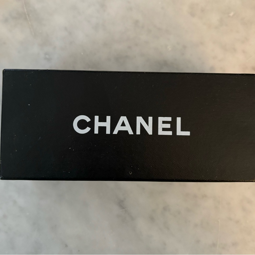 Chanel sunglasses see photos